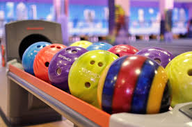 Игра в боулинг в Омске.Ultra Подарки. Игра в боулинг в Омске. Сервис: UltraPodarki.ru 8 800 505 95 30. Игра в боулинг, игра в боулинг Омск, боулинг Омск, купить боулинг Омск, играть в боулинг, играть в боулинг Омск