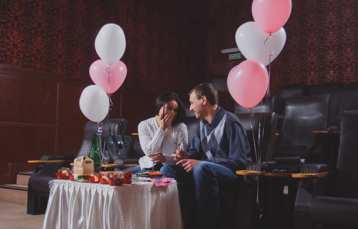 Романтическое свидание в кинотеатре в Омске