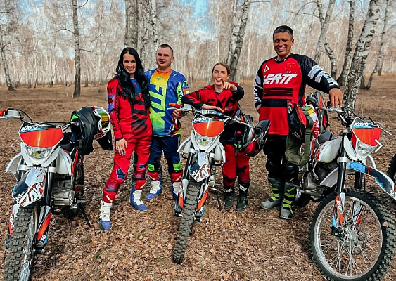 Катание на мотоцикле в Омске. ULTRA ПОДАРКИ. Купить катание на мотоцикле в Омске. Попробовав езду на мотоциклах, вы получите порцию адреналина и невероятные эмоции. Сервис: UltraPodarki.ru 8 800 505 95 30.. Катание на мотоцикле в Омске, прокат мотоциклов Омск, катание на мотоциклах, прокат мотоцикла, езда на мотоцикле Омск, езда на мотоцикле, мотопрогулка Омск, мотопрогулка, поездки на байке, личный мотоцикл, катание на мотоцикле, мотоциклетный шлем, увлечение поездками на мотоцикле, пристрастие к мотоциклам, сертификат на поездку на мотоцикле, прокатиться на мотоцикле, мото-транспорт, мото-треки, мото-поездки, езда на мотоцикле в Омске, катание на мотоцикле в Омске, мотоклуб в Омске
