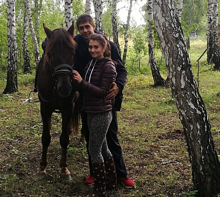 Верховая езда на лошадях в Омске. Подарочные сертификаты Ultra Подарки. Купить оригинальный подарок или подарочный сертификат на Верховая езда на лошадях в Омске. Сервис UltraPodarki.ru 8-800-505-9530. Катание на лошадях, Прогулка на лошади, Прогулка на лошадях для двоих, Верховая езда на лошадях, конный клуб, Конный клуб, конная прогулка, конная прогулка в Омске