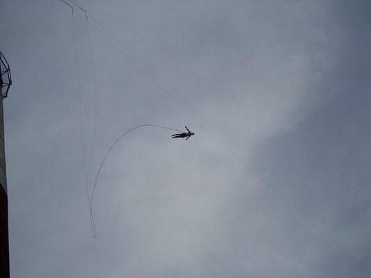 Роупджампинг - прыжки с верёвкой в Омске. Подарочные сертификаты Ultra Подарки. Роупджампинг в Омске - Экстремальный оригинальный подарок или подарочный сертификат на Роупджампинг - прыжки с верёвкой. Сервис UltraPodarki.ru 8-800-505-95-30. роупджампинг Омск, прыжок веревка Омск, роупджампинг, прыжок веревка, прыжок с веревкой, Подарок, подарочный сертификат, экстрим, экстремальный подарок