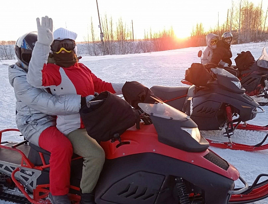 Катание на снегоходах в Омске в подарок. Сервис Ultra Подарки
. ✳️✴️❄️ Подарочный сертификат на катание на снегоходах в Омске с друзьями ❄️✴️✳️. Закажите прокат снегоходов в подарок для мужчин и парней на день рождения по привлекательным ценам. Езда на снегоходах это ещё и активный зимний отдых. Сервис UltraPodarki.ru ☎️ 8 (800) 505-95-30	. катание на снегоходах, подарочный сертификат на катание на снегоходе, прокат снегоходов, прокат снегоходов Омск, катание на снегоходах Омск, езда на снегоходе