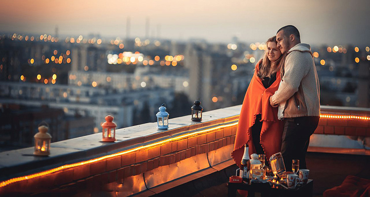 Романтическое свидание на крыше в Омске. Ultra Подарки. Купить романтическое свидание на крыше в Омске. Подарите самым близким незабываемые моменты и почувствуйте друг друга ещё ближе. Сервис UltraPodarki.ru 8 800 505 95 30. Романтическое свидание на крышев Омске, свидание на крышев Омске, свидание, сертификат на свидание на крыше, сертификат на свидание в Омске, купить свидание на крыше, купить свидание Омск