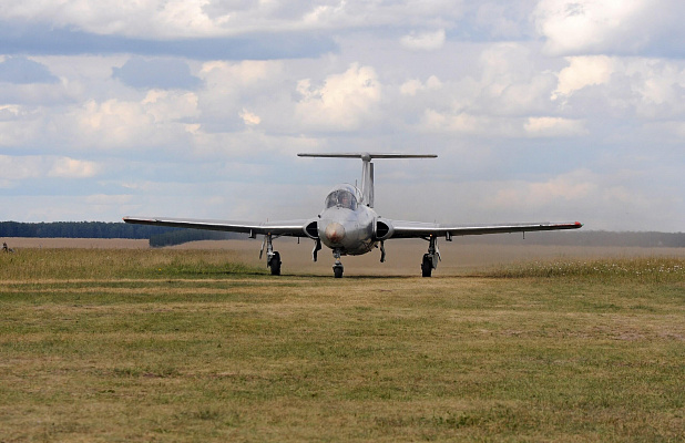 Полет на самолете в Омске. Ultra Подарки. Купить полёт на самолёте в Омске. Испытайте невероятные ощущения от прогулки на самолёте или порадуйте своих близких подарив сертификат на полет в подарок. Сервис UltraPodarki.ru 8 800 505 95 30. полёт на самолёте, сертификат на полёт, цены самолёт, полёт в подарок, реальный полёт, реальный полёт на самолёте, купить полёт Омск, полёт на самолёте Омск, сертификат на полёт Омск, цены полёт Омск