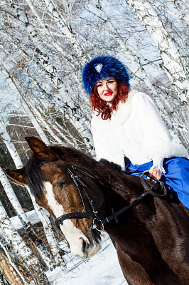 Верховая езда на лошадях в Омске. Подарочные сертификаты Ultra Подарки. Купить оригинальный подарок или подарочный сертификат на Верховая езда на лошадях в Омске. Сервис UltraPodarki.ru 8-800-505-9530. Катание на лошадях, Прогулка на лошади, Прогулка на лошадях для двоих, Верховая езда на лошадях, конный клуб, Конный клуб, конная прогулка, конная прогулка в Омске