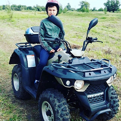 Катание на квадроциклах в Омске. Сервис Ultra Подарки. Подарочный сертификат на катание на квадроциклах в Омске. Закажите катание на квадроциклах недорого и наслаждайтесь активным отдыхом с друзьями. Выбирайте живописные маршруты для езды на квадроциклах. Сервис UltraPodarki.ru 8800-505-9530. Катание на квадроциклах, Прокат квадроциклов, езда на квадроцикле, прокат квадроциклов Омск, катание на квадроциклах Омск, Катание на квадроциклах зимой, Катание на квадроциклах летом, Сертификат на катание на квадроциклах 

