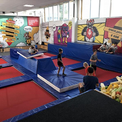  Батутный центр в Омске. Сервис Ultra Подарки. Купить подарочный сертификат в батутный центр, попробуйте прыжки на батуте в Омске. Сервис UltraPodarki.ru 8 (800) 555 95-30.. Батутный центр , батутный центр, батутный центр цены, батутный центр в Омске,  батутный парк, батут прыгать, прыжки +на батуте, батут Омск, батут спорт