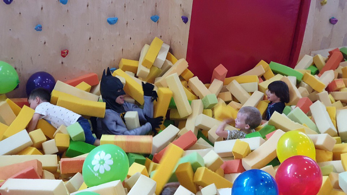  Батутный центр в Омске. Сервис Ultra Подарки. Купить подарочный сертификат в батутный центр, попробуйте прыжки на батуте в Омске. Сервис UltraPodarki.ru 8 (800) 555 95-30.. Батутный центр , батутный центр, батутный центр цены, батутный центр в Омске,  батутный парк, батут прыгать, прыжки +на батуте, батут Омск, батут спорт