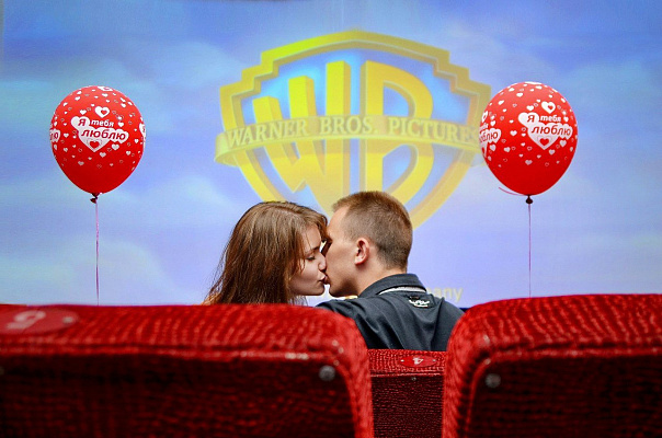 Романтическое свидание в кинотеатре в Омске. Ultra Подарки. Купить романтическое свидание в кинотеатре в Омске. Подарите самым близким незабываемые моменты и признайтесь в искренних чувствах. Сервис UltraPodarki.ru 8-800-505-95-30. Романтическое свидание в кинотеатре в Омске, свидание в Омске, свидание в кинотеатре, сертификат на свидание в кинотеатре, сертификат на свидание в Омске, купить свидание, купить свидание Омск, первое свидание, девушка свидание, хороший кинотеатре, романтический кинотеатре, романтический вечер, романтический ужин, романтические любимому, романтическая музыка